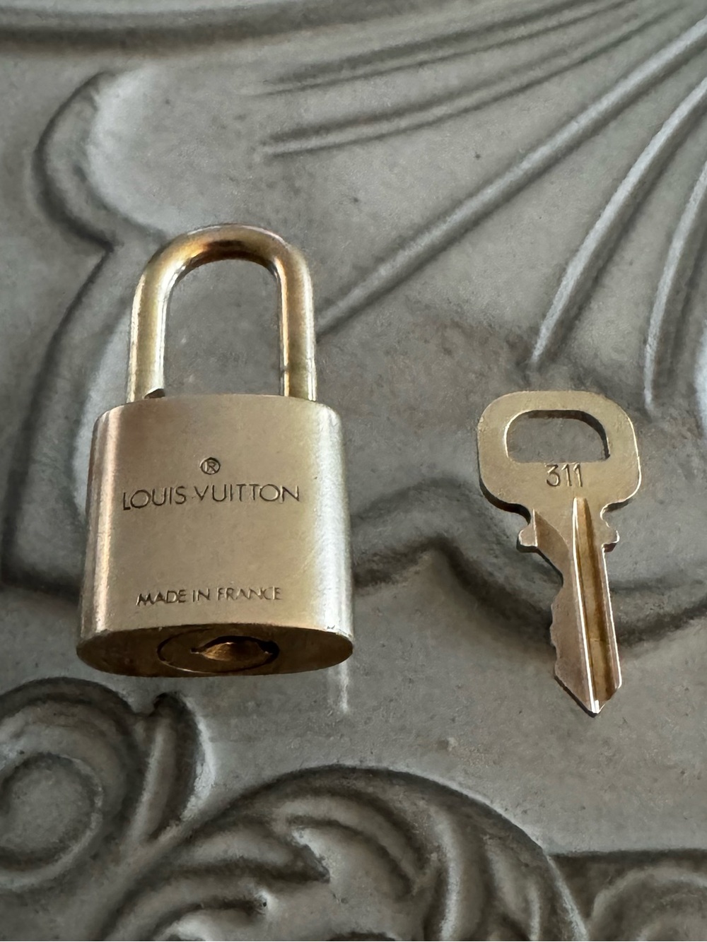 LV Lock and Key - 311 - Picture 2 of 3